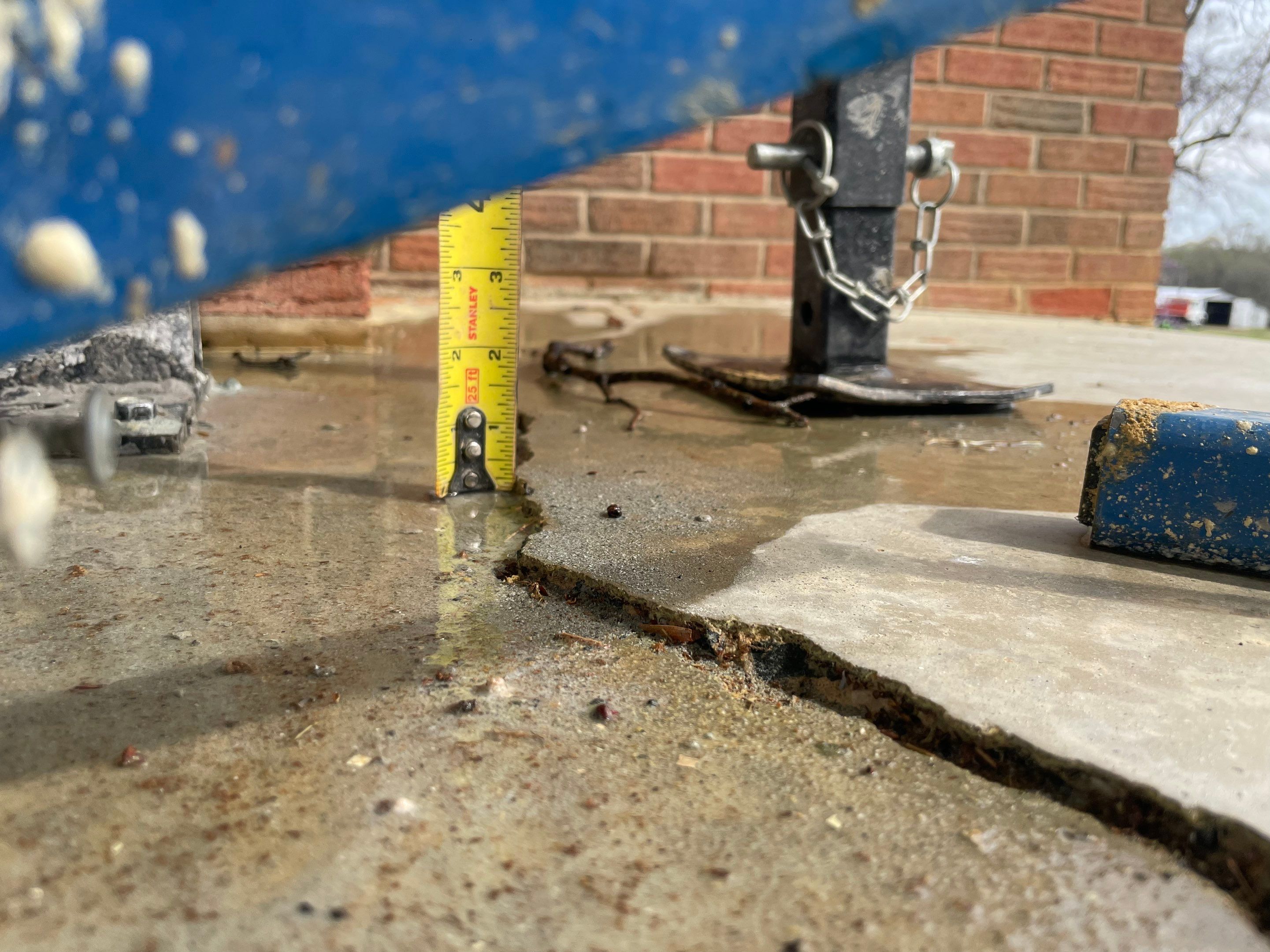 Concrete crack repair service